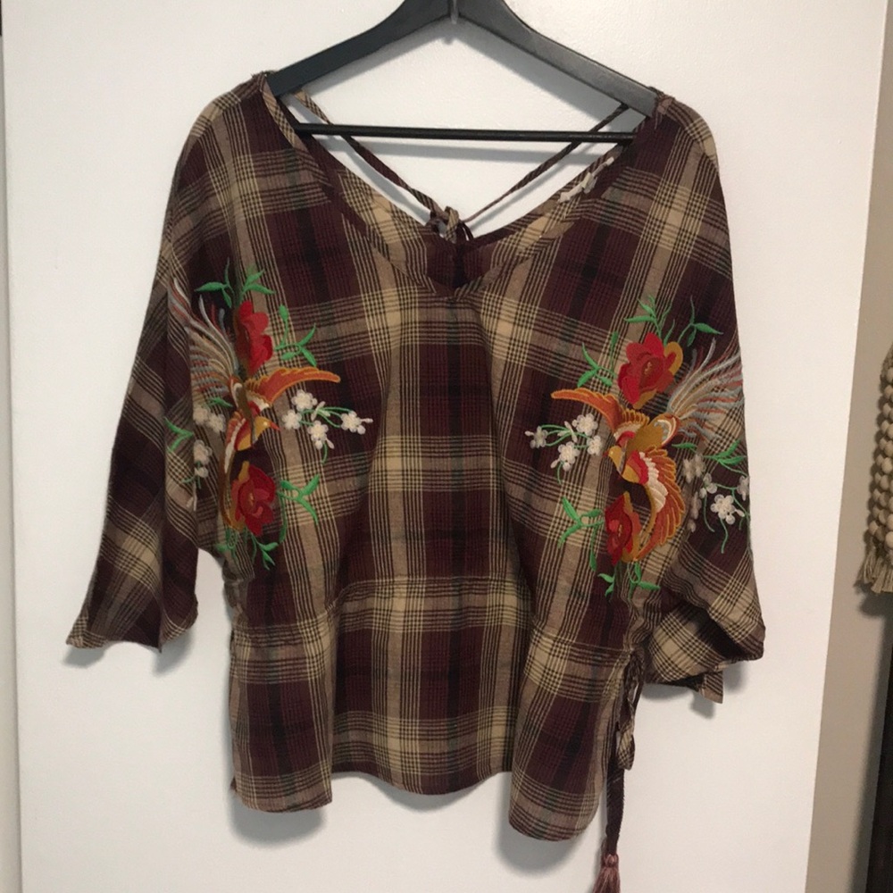 NEW Angel‎ Premium Embroidered Top. M